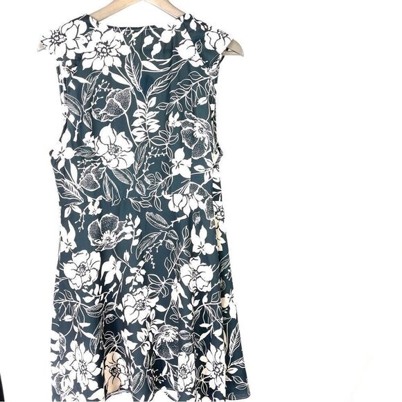 Nwt Cupshe Ariana Wrap Dress Floral Coverup size large - Picture 9 of 15